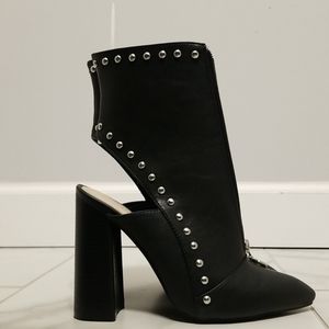 Wild Diva (black cut-out boot)